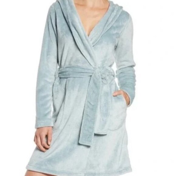 UGG Women’s Miranda Fleece Hooded Short Robe Size S Blue Plush Belted Pockets - Picture 2 of 11
